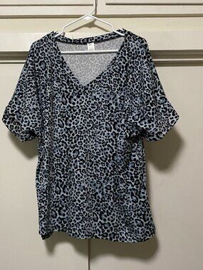 2 Blondes Apparel, short sleeve, animal print tunic, size 3XL
